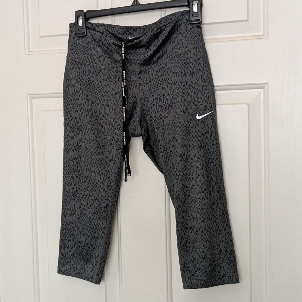 Nike Performance Stretch Athletic Workout Pants Womens  Capri Sz M Gray